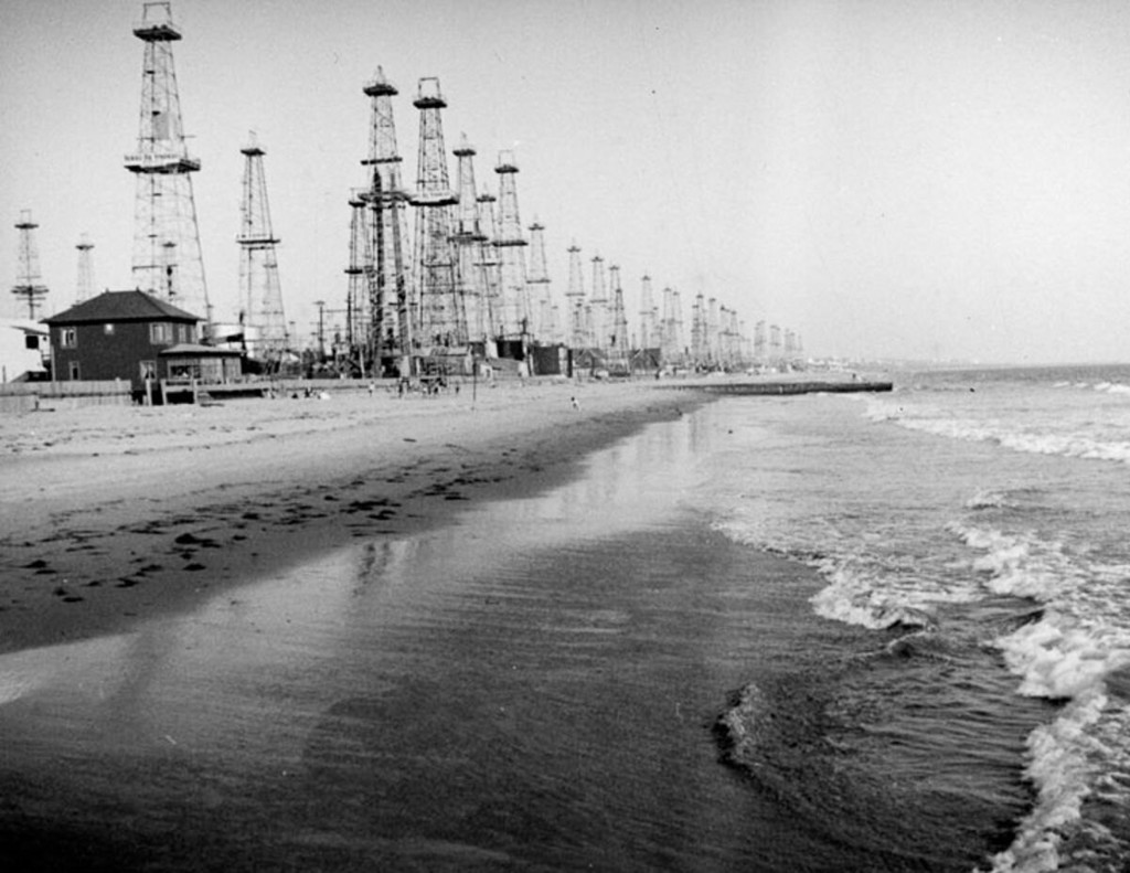 The coast along the Venice oilfield, in what is now Marina del Rey