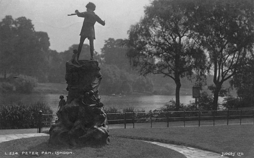 Kensington Gardens. Peter Pan statue