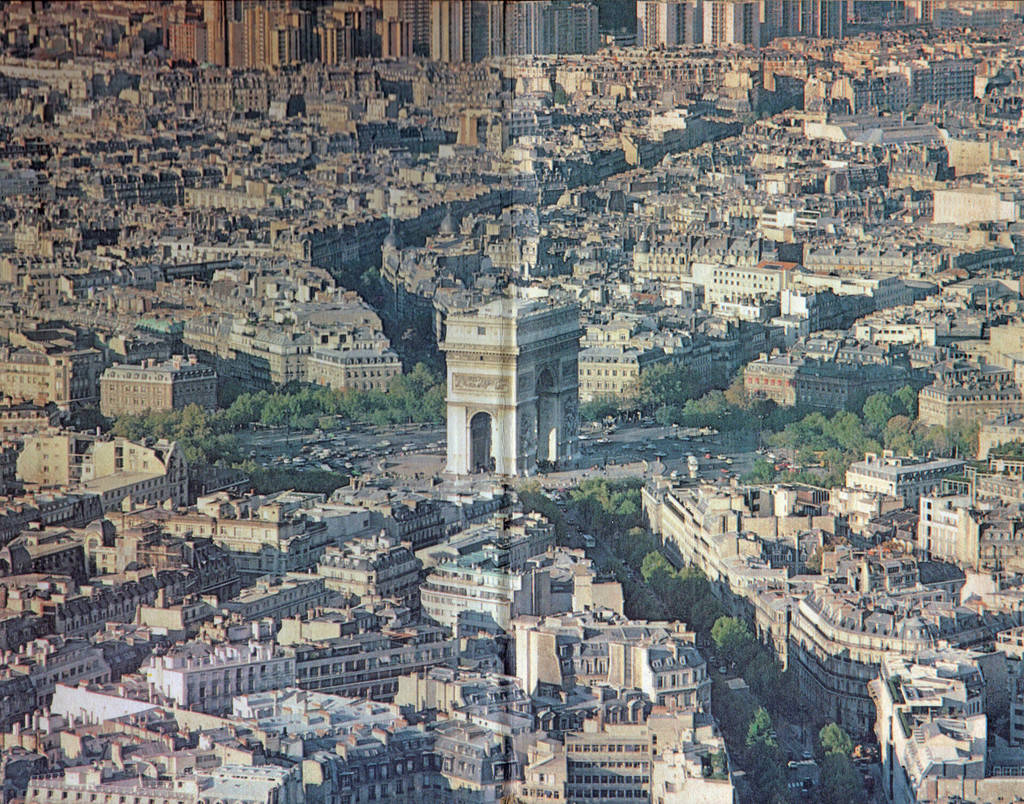 Vue aérienne de Paris: L'Arc de Triomphe, 8ème arrondissement