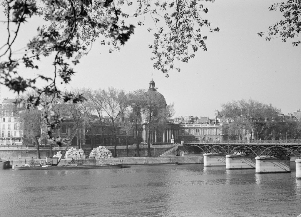 Le pont des Arts et le Palais de l'Institut de France