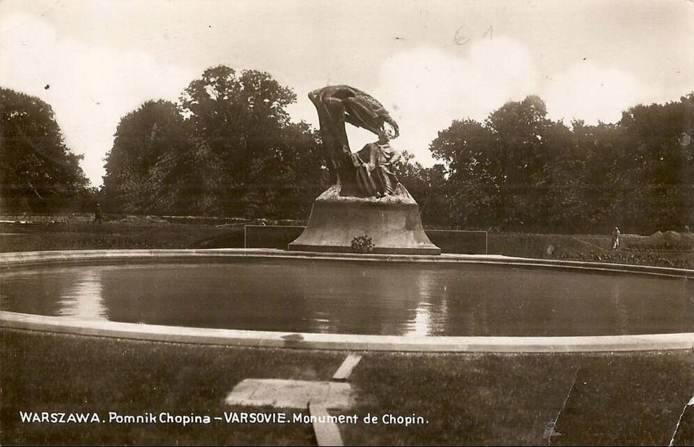 Pomnik Chopina w parku Łazienkowskim