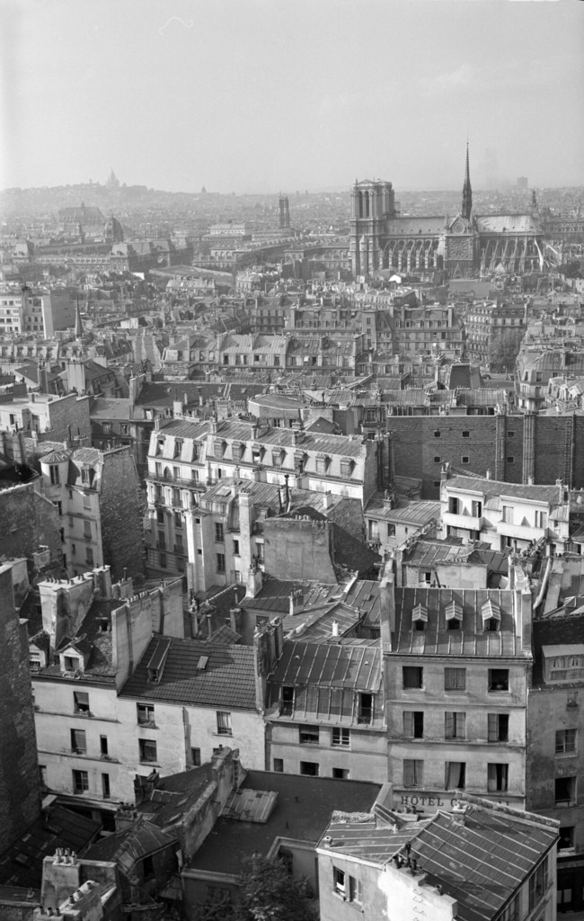 Panorama vers la cathédrale Notre-Dame depuis l'église Saint-Etienne-du-Mont