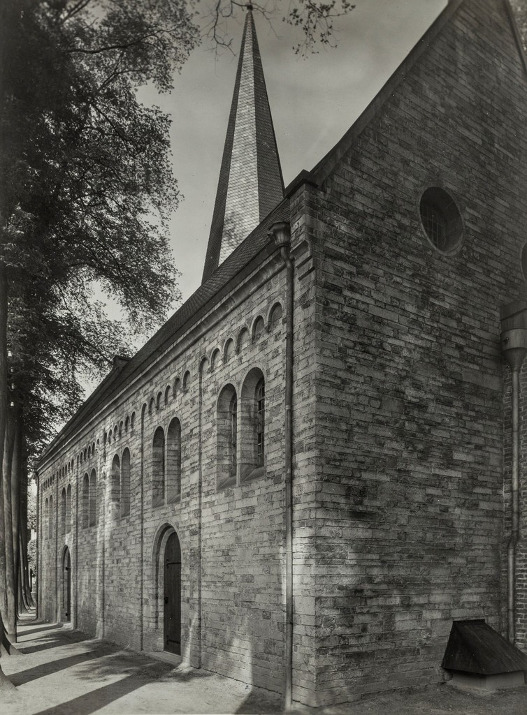 Doorn, Hervormde kerk: de zuiderzijbeuk die in 1924 in romaanse trant werd bijgebouwd