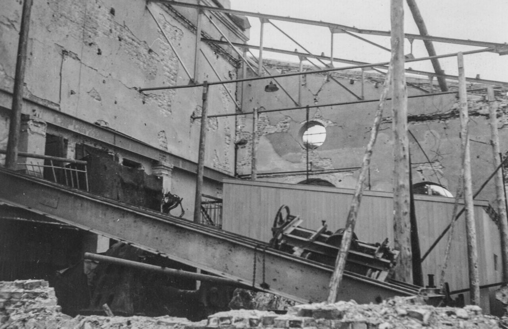 Simavik kraftstasjon etter bombingen 18. april 1940