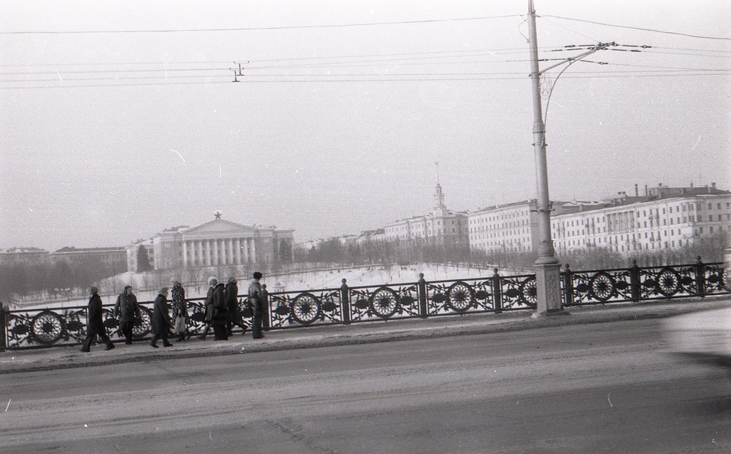 Вид на улицу Коммунистическую и здание штаба БВО