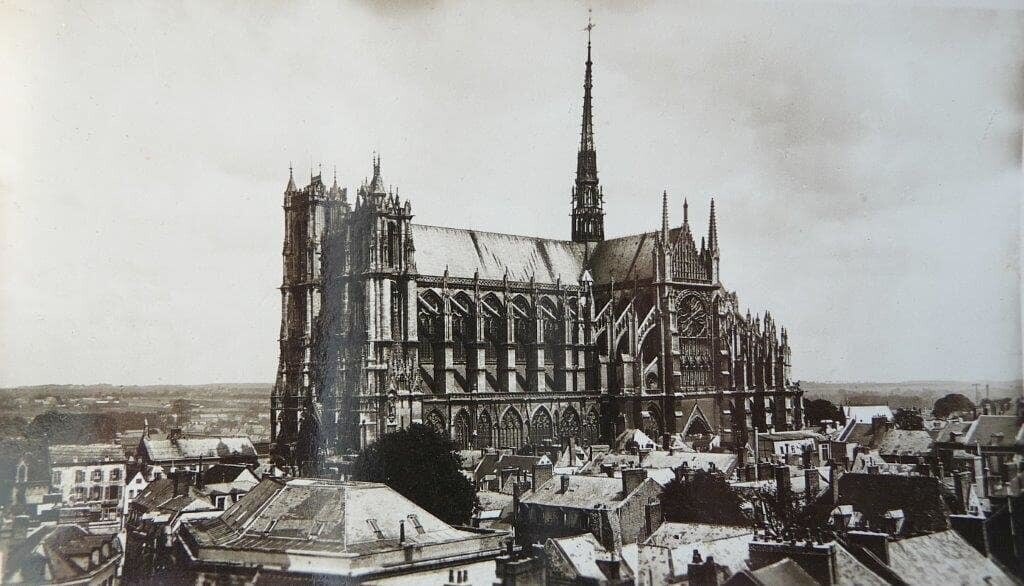 Notre-Dame d'Amiens. Amiens. République française