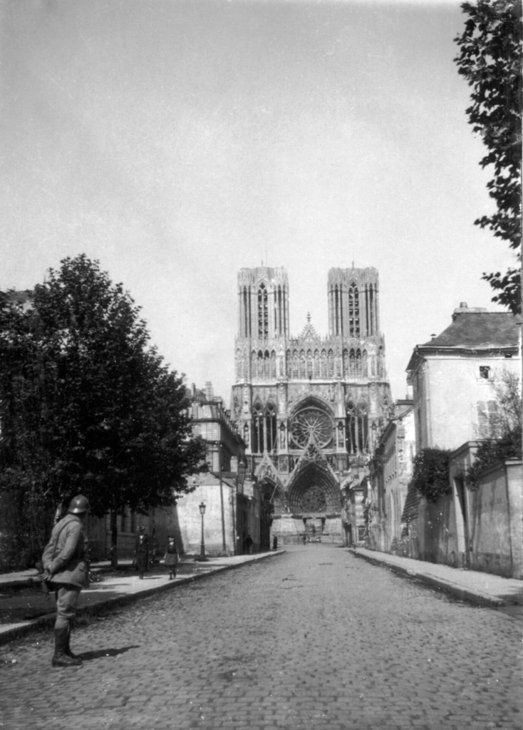 Reims, rue Libergier vers la cathédrale