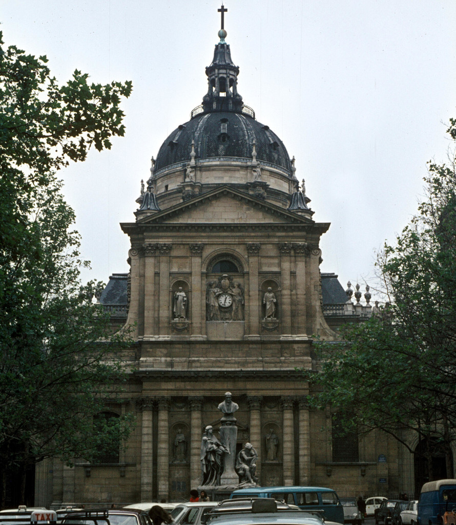 La Sorbonne et le monument à Auguste Comte