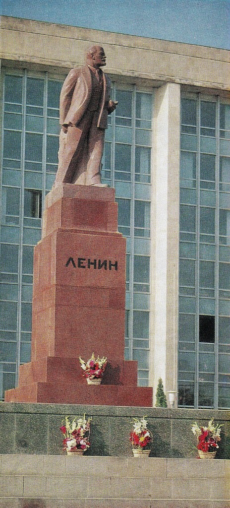 Monumentul lui Vladimir Ilyich Lenin
