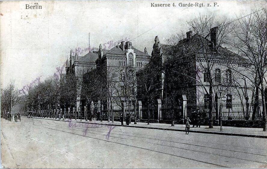 Rathenower Straße: Kaserne des 4. Garde Regiments zu Fuß
