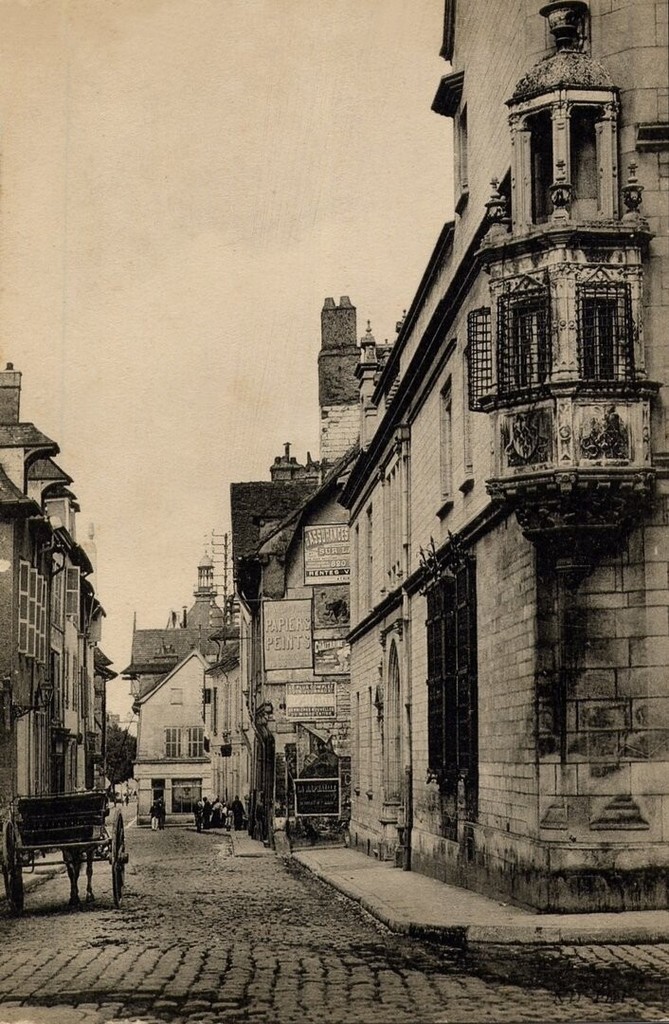 Rue Charbonnet