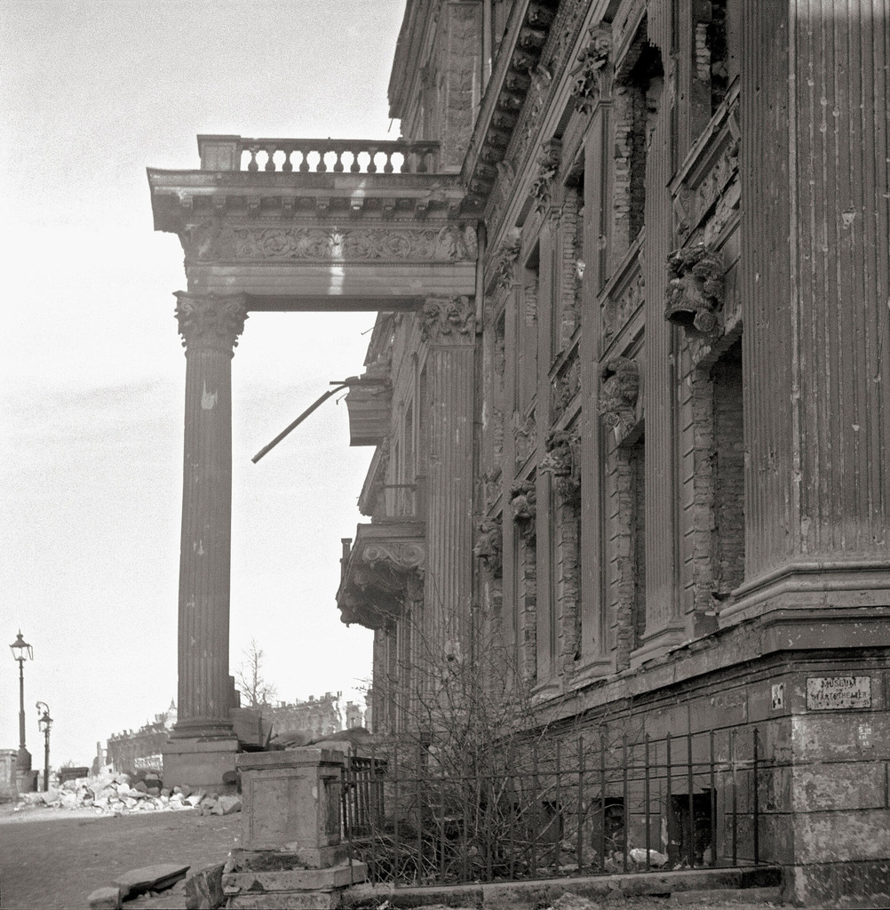 The street Unter den Linden with the bombed the Kronprinzen-Palais