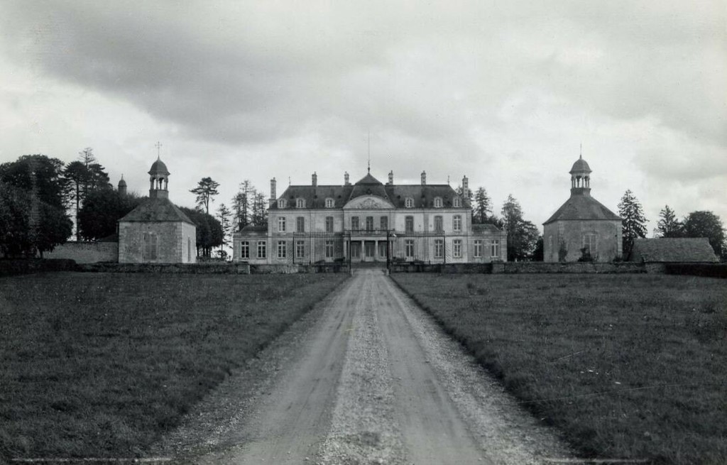 Château de Courtilloles à Saint-Rigomer-des-Bois. Ensemble nord-ouest