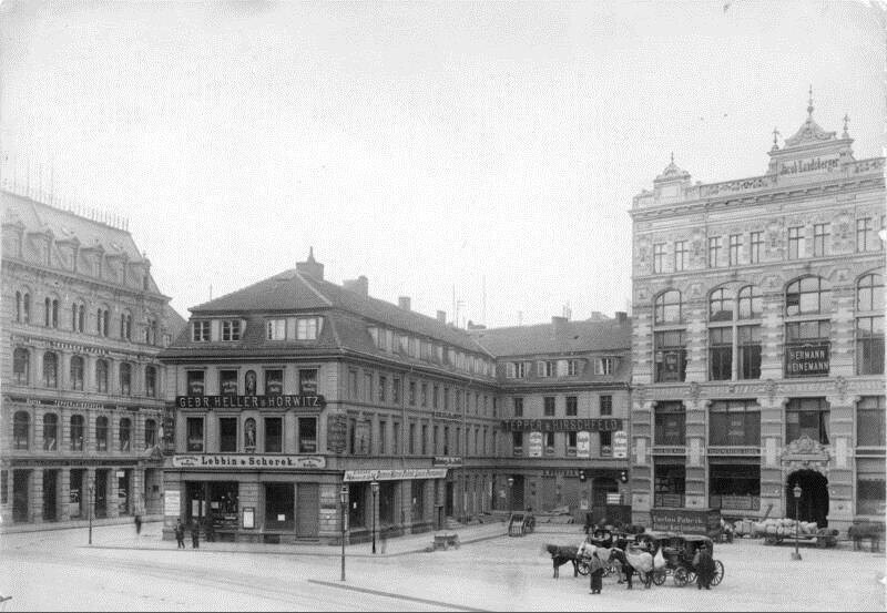 Hausvogteiplatz. Blick auf die Westseite des Platzes. Mohrenstraße (links)