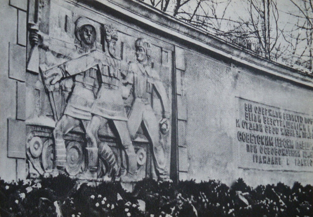 Pomnik radzieckich żołnierzy upadłych, gdy wyzwolenie Gdańska na ulicy. Gilguda.