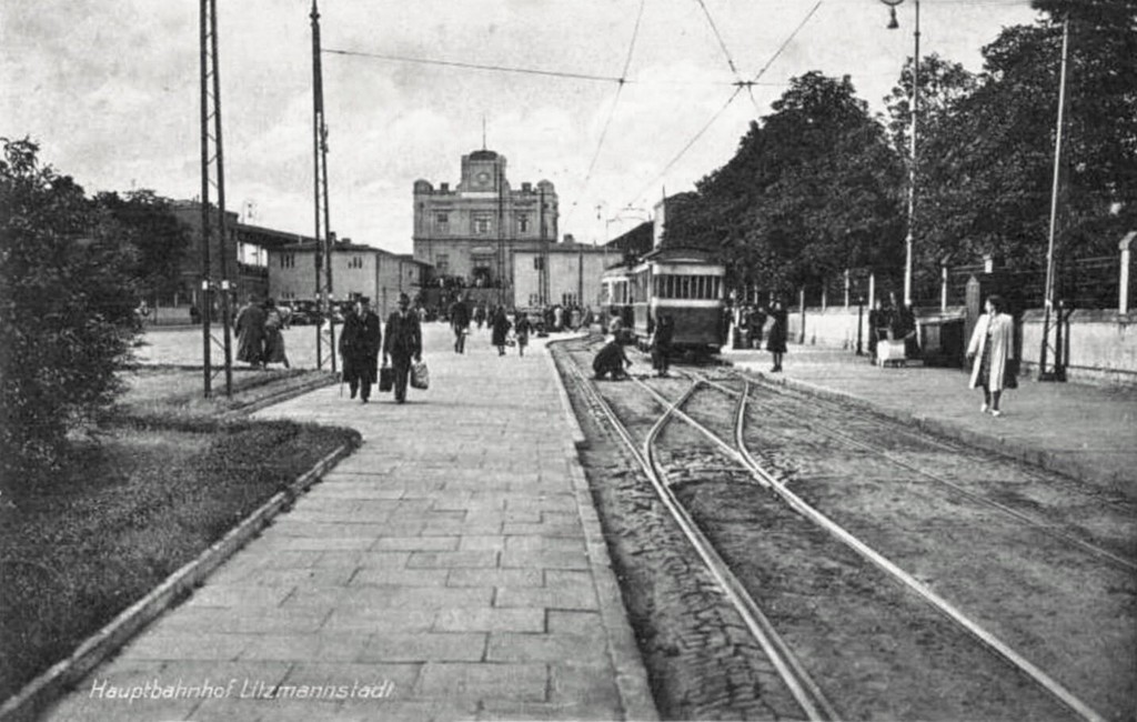 Przystanek tramwajowy przed dworcem w Łodzi Kaliskiej