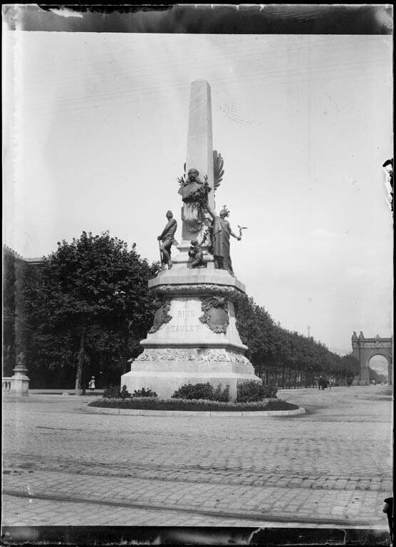 El monument a Rius i Taulet al passeig Lluis Companys