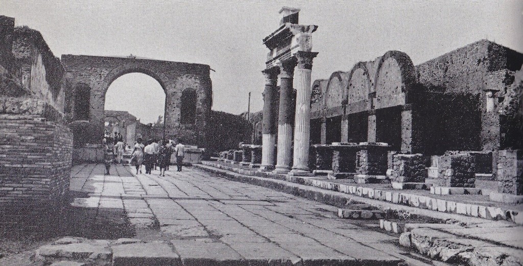 Arco di Tiberio e Portico di Macellum