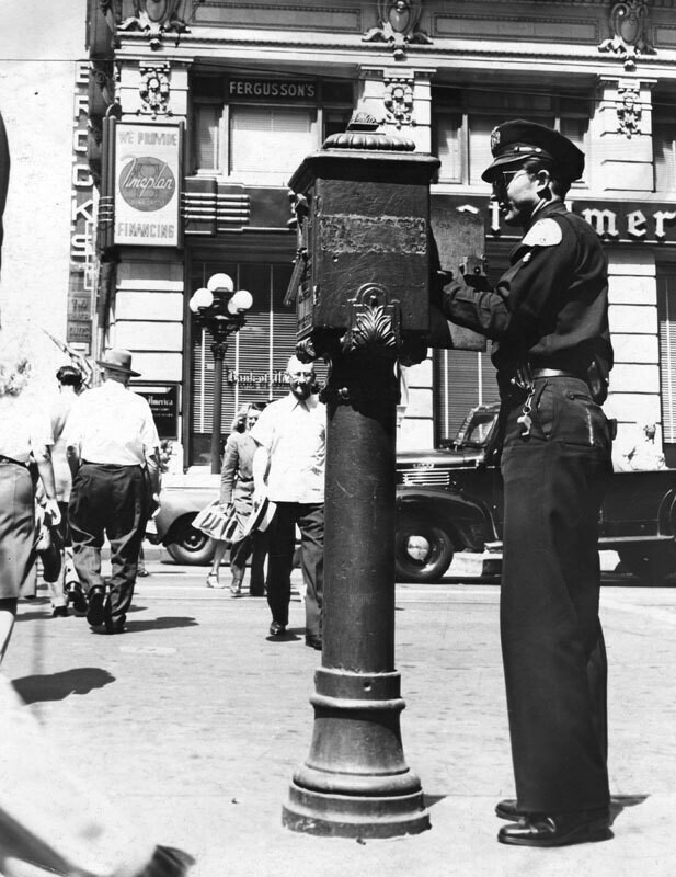 Officer calls from a telephone box