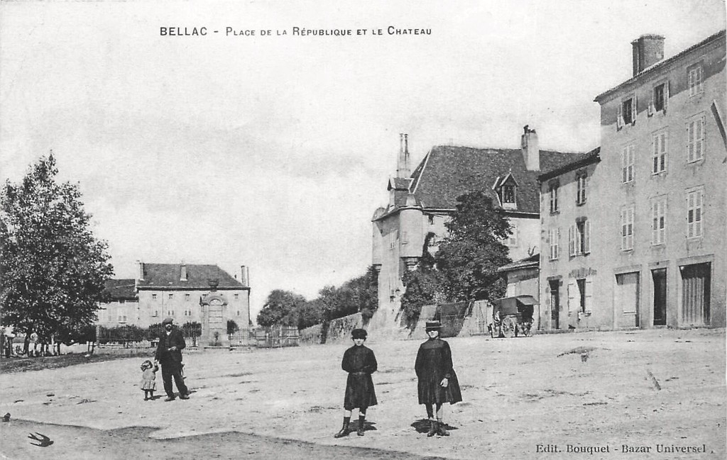 Bellac - Place de la République et le Château