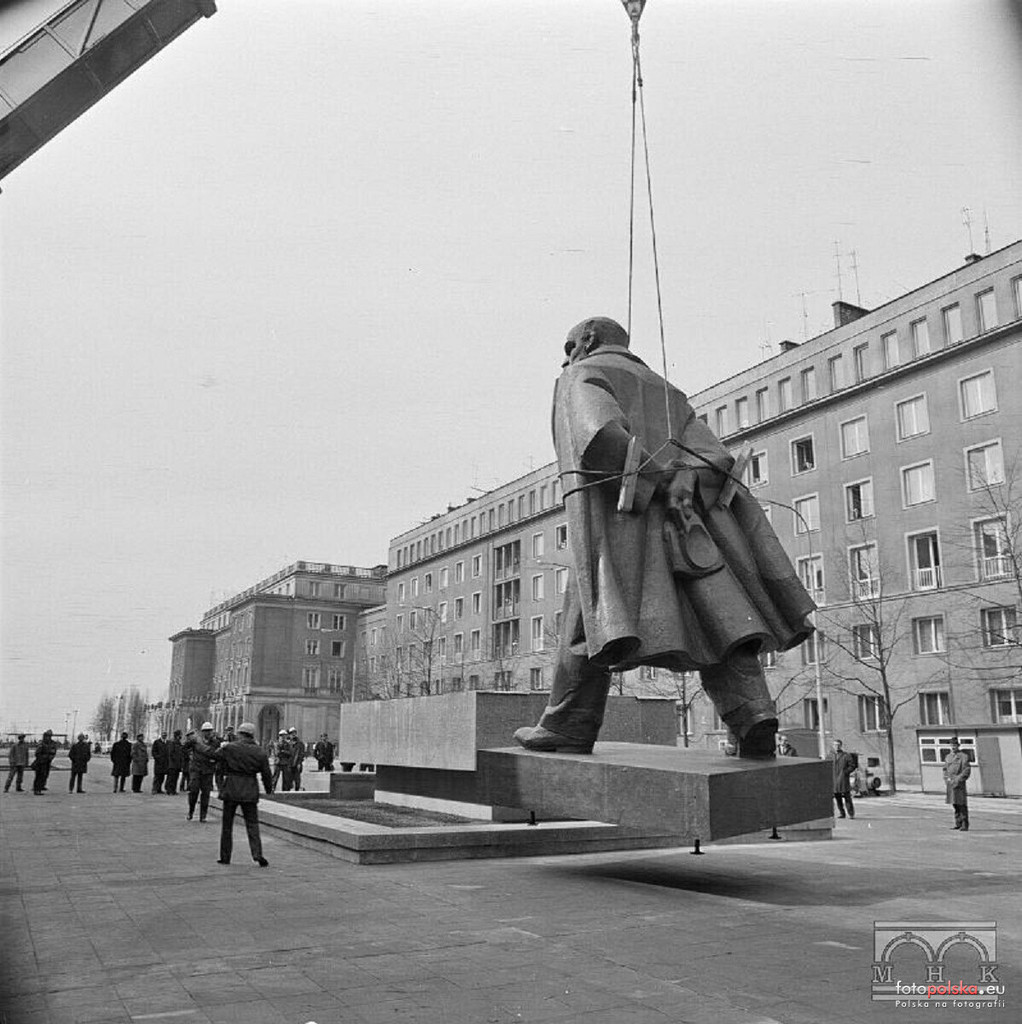 Montaż Pomnika Lenina