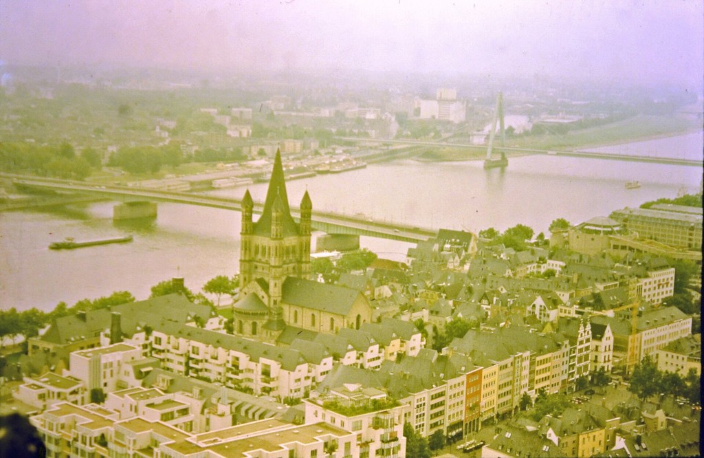 Blick vom Turm des Kölner Doms auf die Große St. Martin Kirche