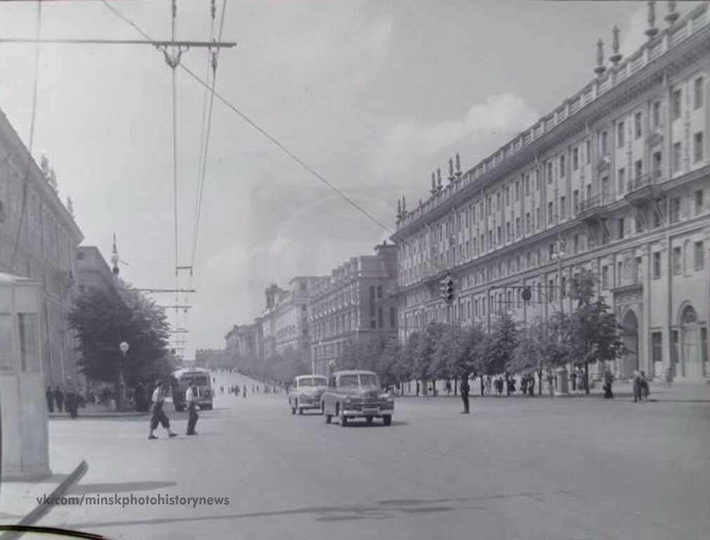 Перекресток проспекта Сталина и улицы Энгельса