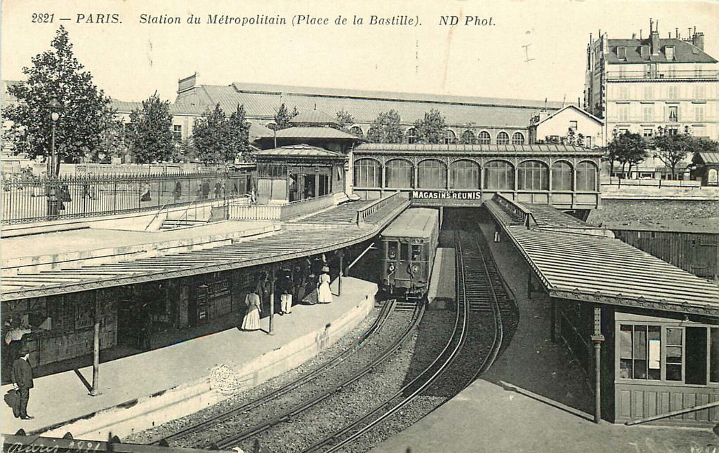 Station du Métropolitain (Place de la Bastille)