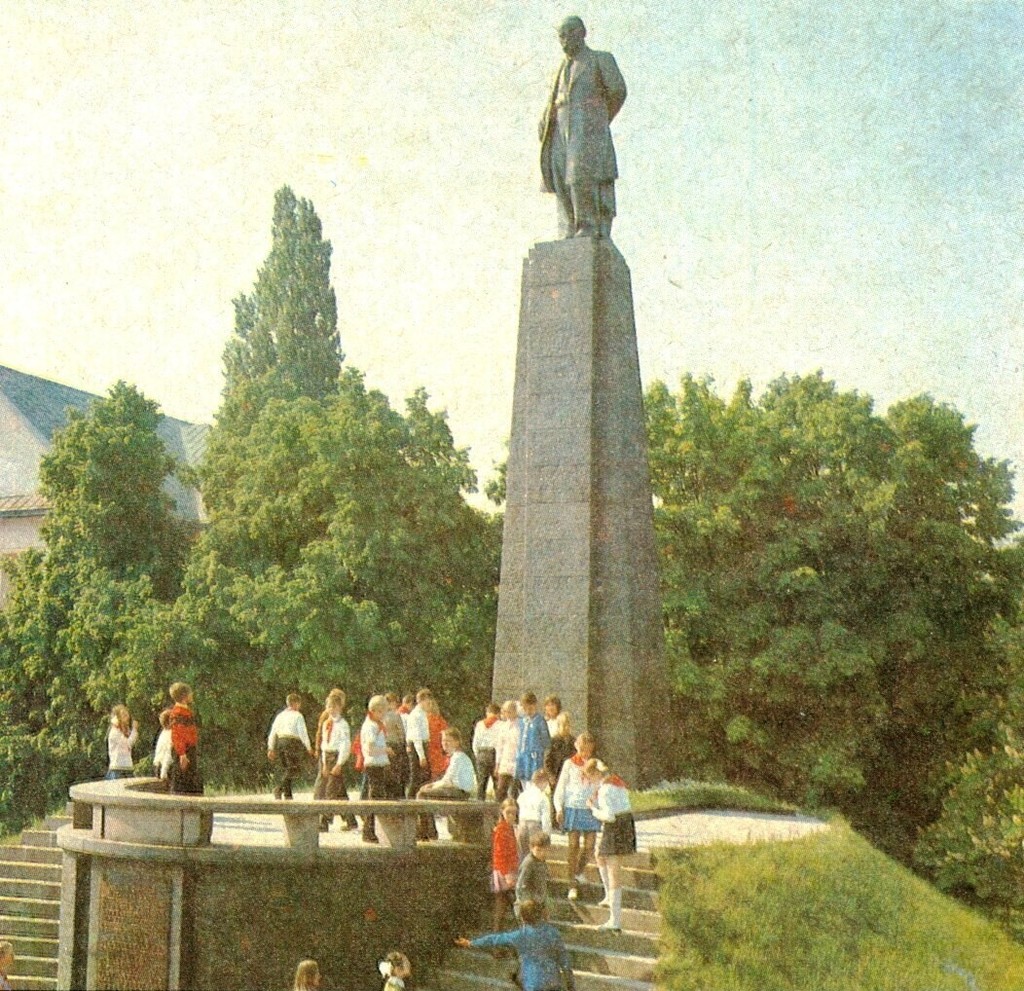 Канів. Пам'ятник Шевченку на Тарасовій горі
