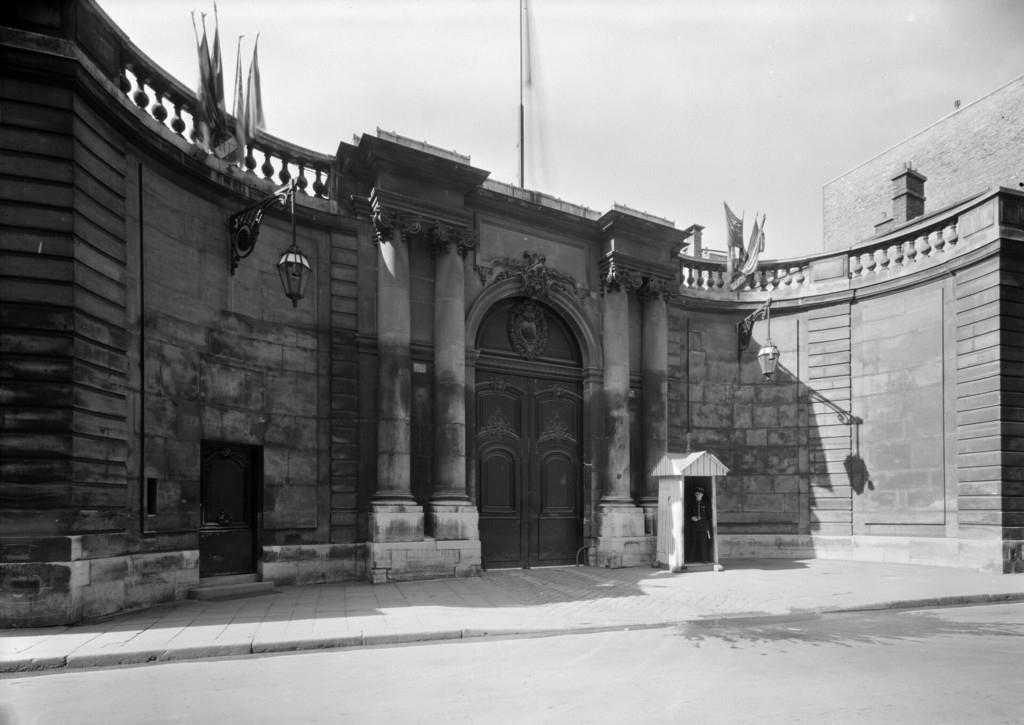 Hôtel Matignon. le portail