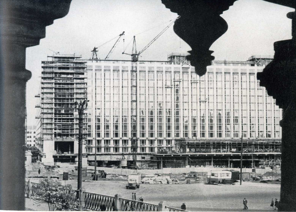 Строительство гостиницы «Россия»