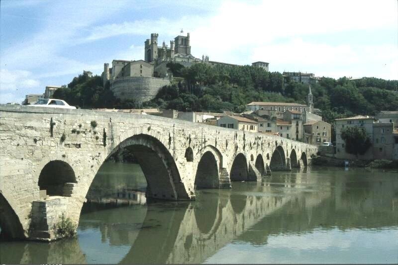 Béziers. Le Vieux Pont et la cathédrale Saint-Nazaire