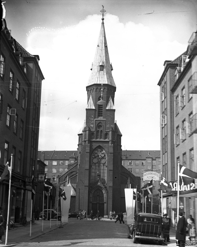 Katolsk Vor Frue Kirke set fra Skt. Knuds Torv