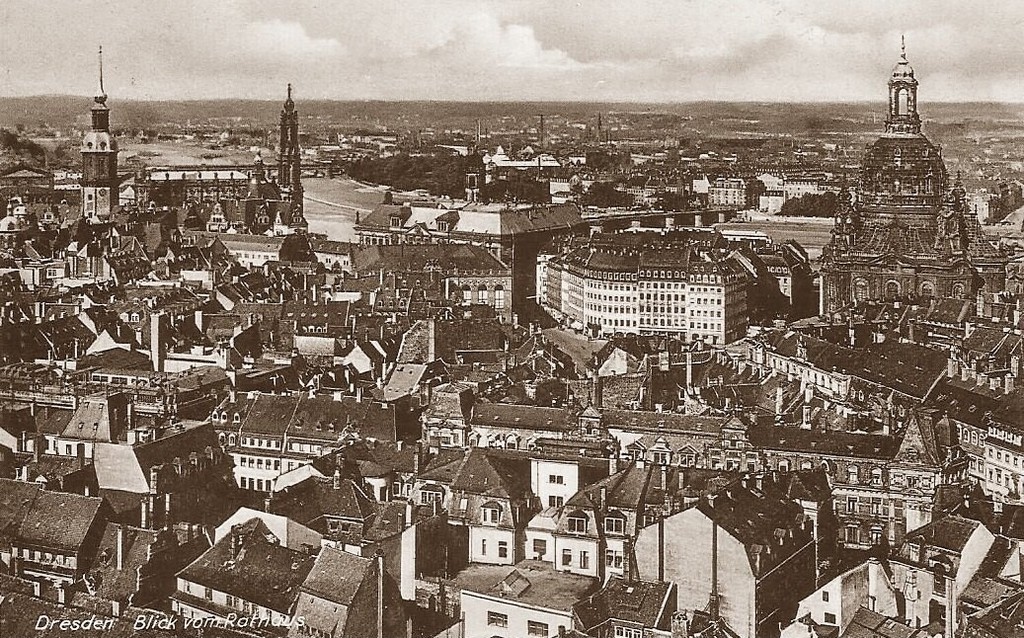 Dresden Blick vom Rathaus 1936 gelaufen Frauenkirche