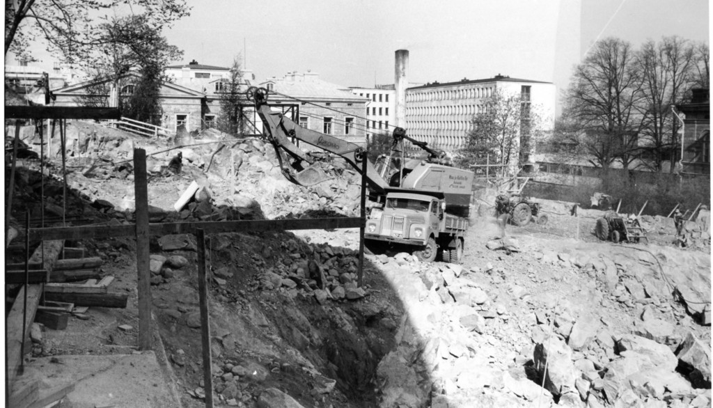 Valtionarkiston vuonna 1972 valmistuneen lisärakennuksen työmaata toukokuussa