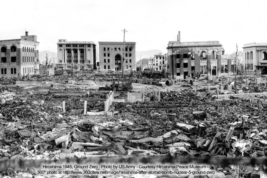 Здания банков, вид из эпицентра взрыва. 銀行の建物、爆発の震源地からの眺め