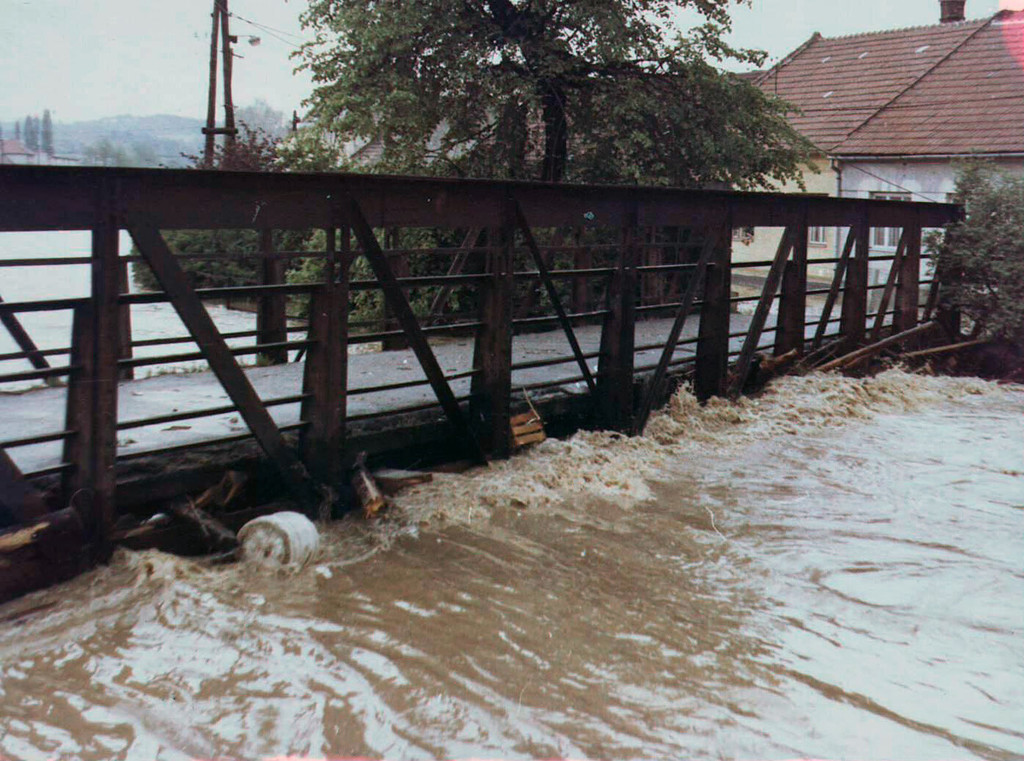 Velké Meziříčí. Povodeň 21.5.1985. Most u soutoku