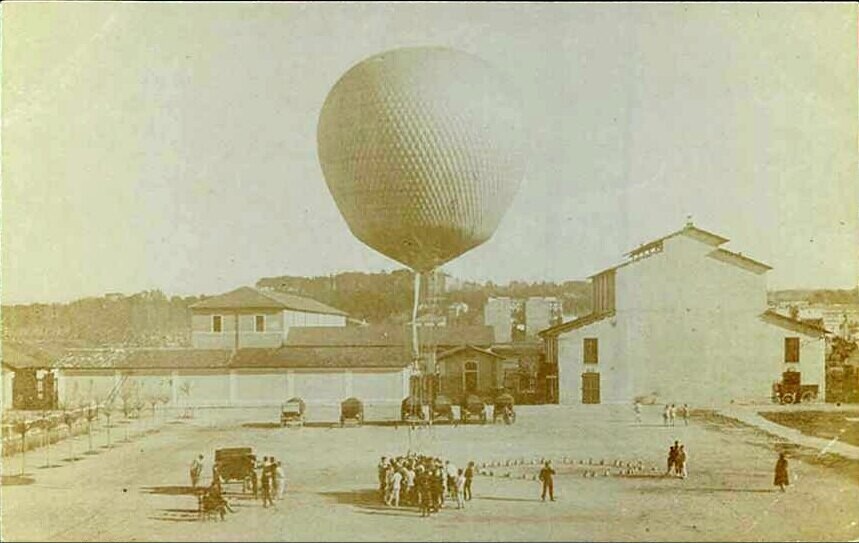 Caserma Cavour, pallone aerostatico militare