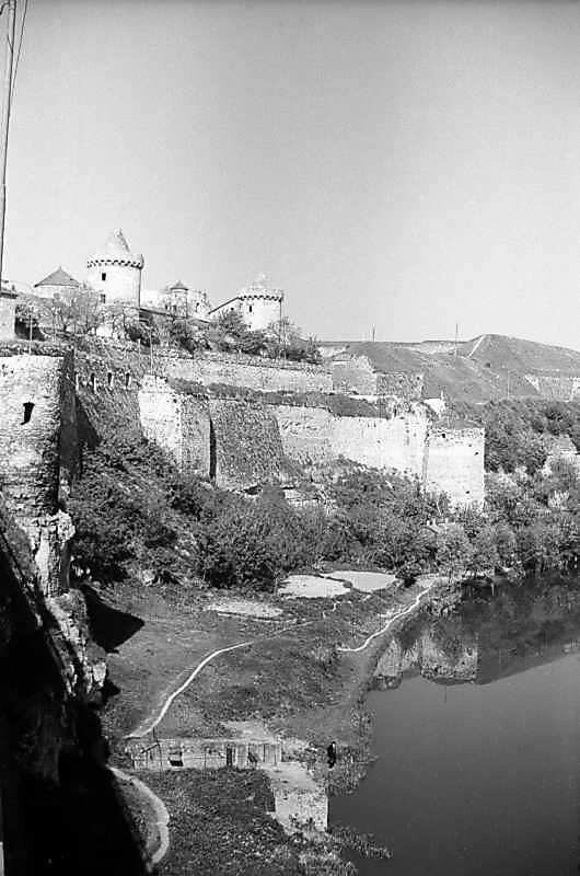 Замок и река Смотрич