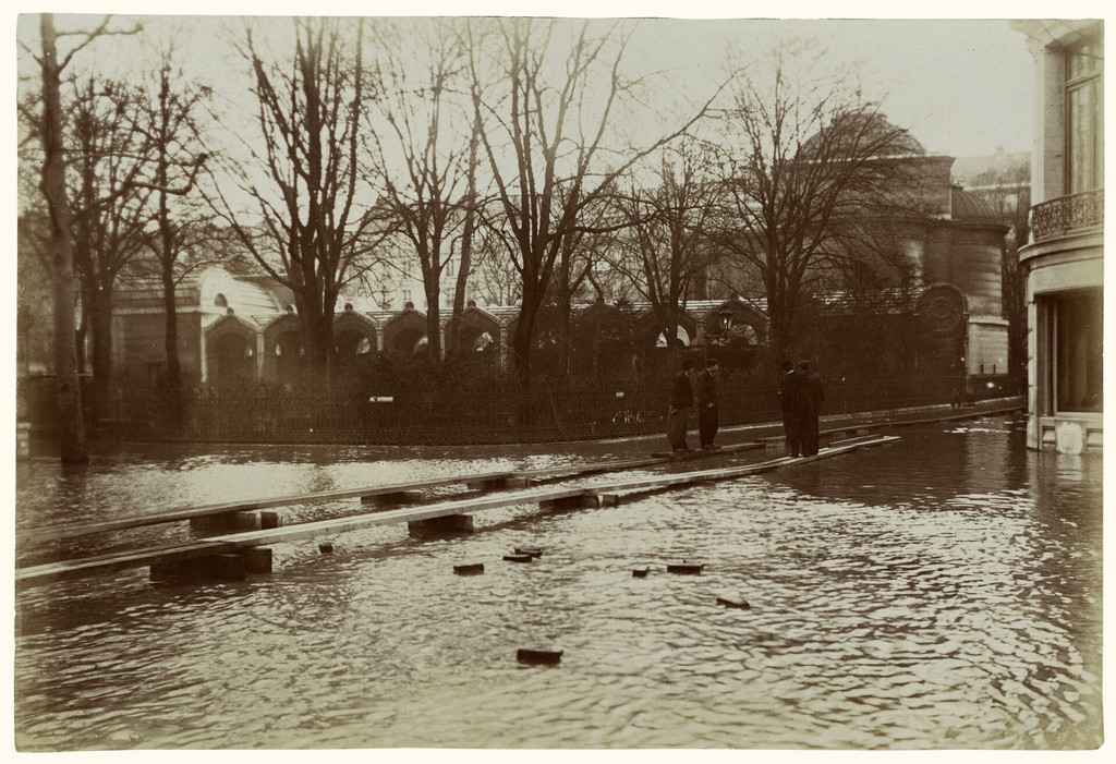 Inondation 1910. Chapelle expiatoire. Square Louis XVI. Boulevard Haussmann