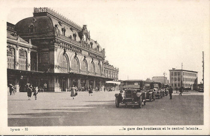 Lyon - La Gare des Brotteaux et le Central Lalande