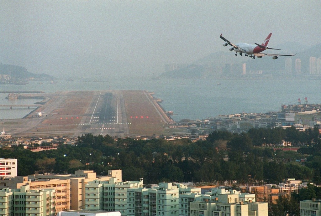 On final approach to Kai Tak Airport