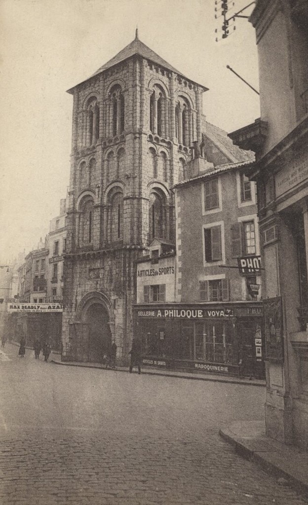 Rue Gambetta / Église St. Porchaire