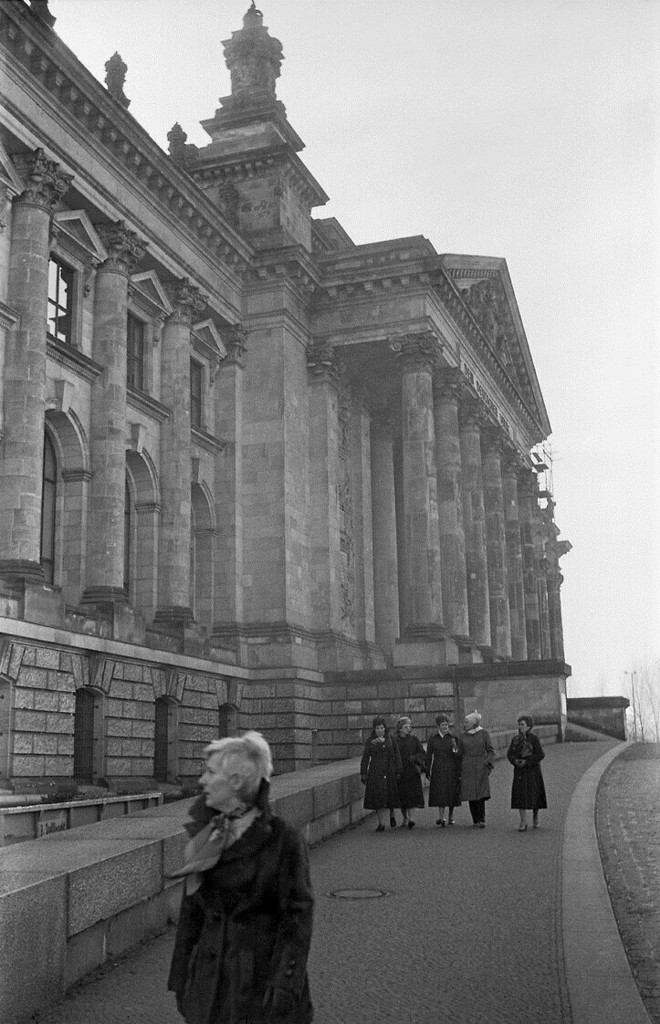 West-Berlin. Front des Reichstagsgebäudes