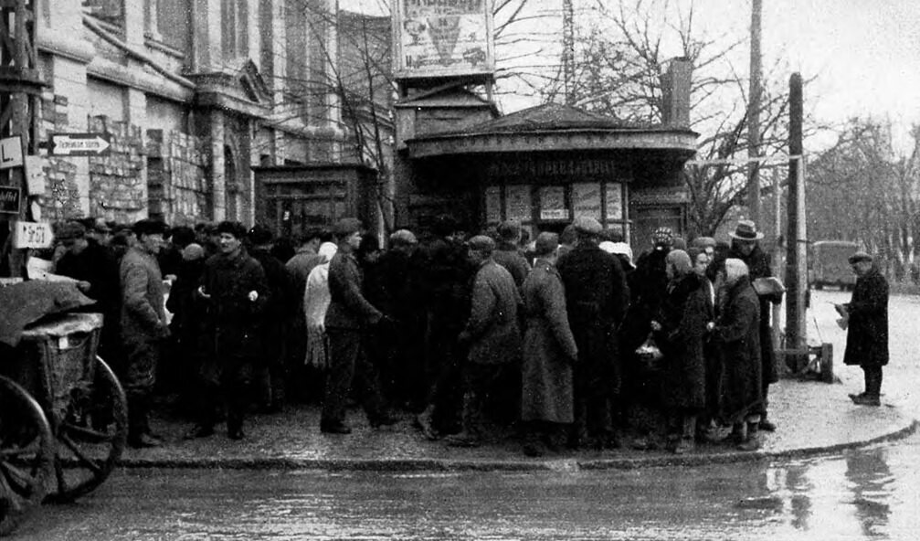 Жителі Сімферополя чекають свіжих російських та татарських газет