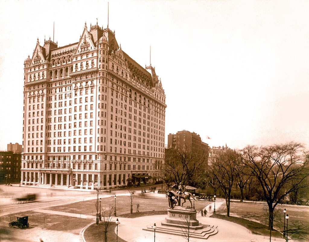 5th Avenue / 58th Street: Plaza Hotel and Grand Army Plaza of Central Park