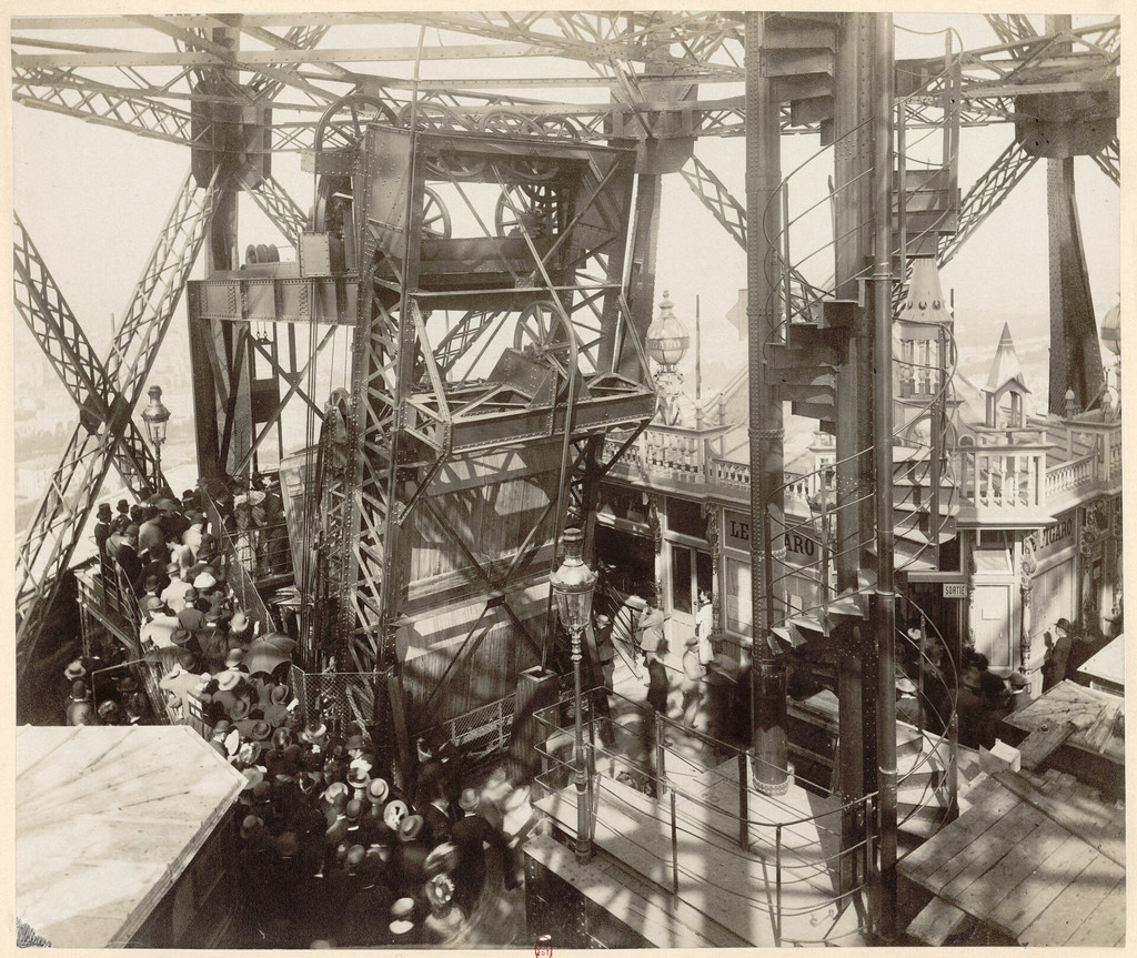 Exposition universelle de 1889: Tour Eiffel. Plate-Forme du 2me Etage