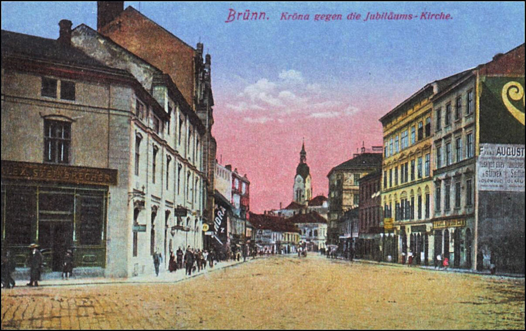 Křenová, Pohled ulicí od křižovatky s Kolištěm