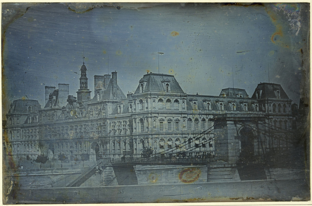 L'Hôtel de Ville de Paris et le Pont d'Arcole