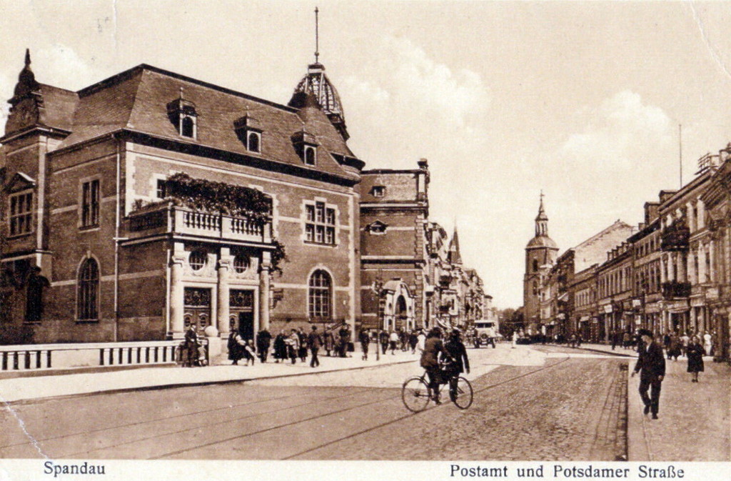 Postamt und Potsdamer Straße (heute Carl-Schurz-Straße)